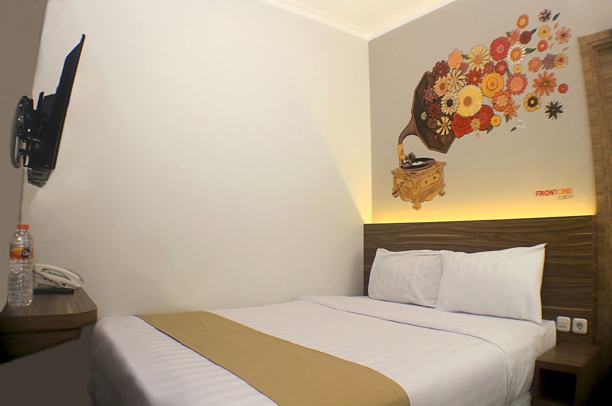 Front One Cabin Malioboro Jogja Джок'якарта Екстер'єр фото