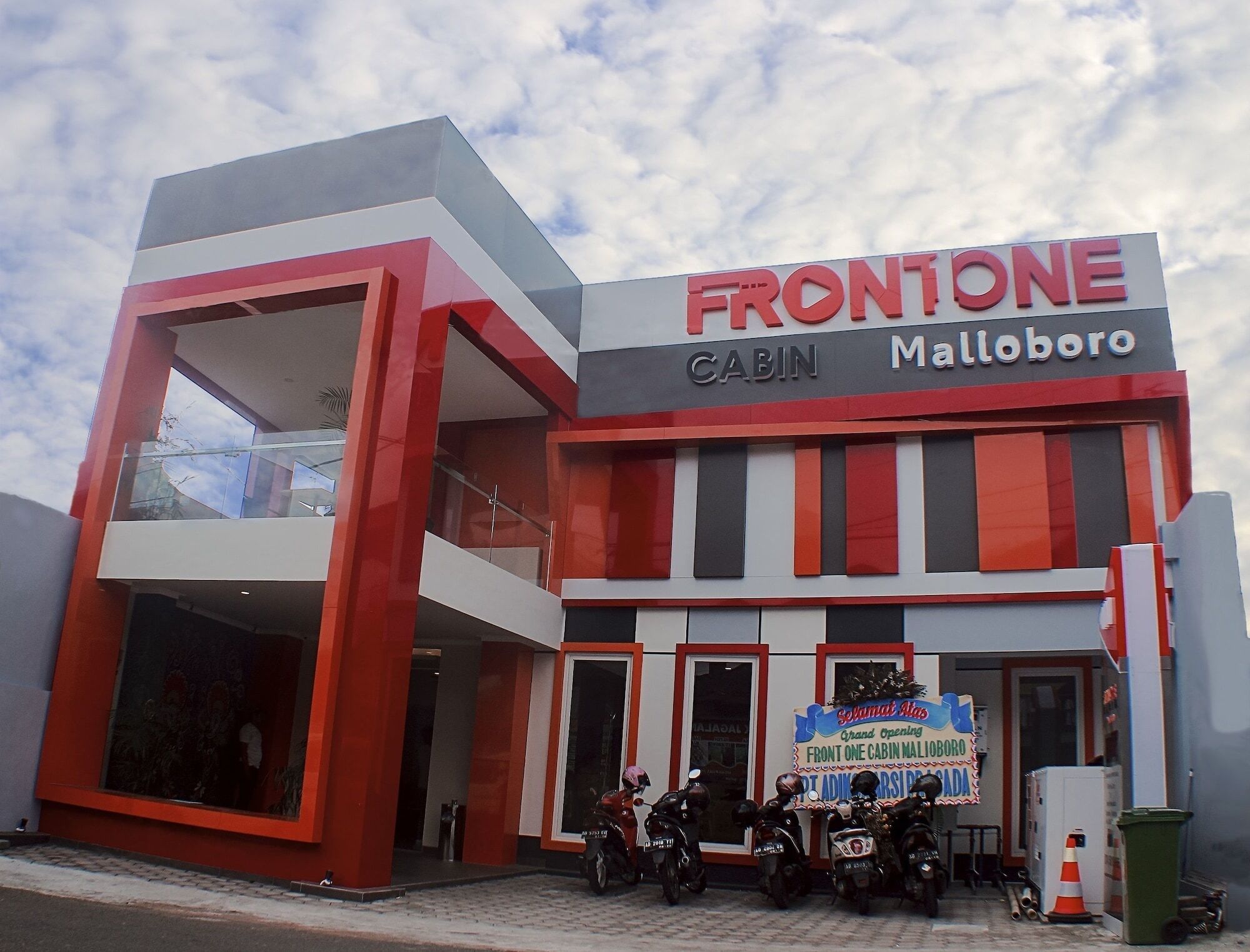 Front One Cabin Malioboro Jogja Джок'якарта Екстер'єр фото