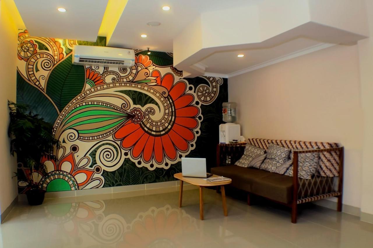 Front One Cabin Malioboro Jogja Джок'якарта Екстер'єр фото