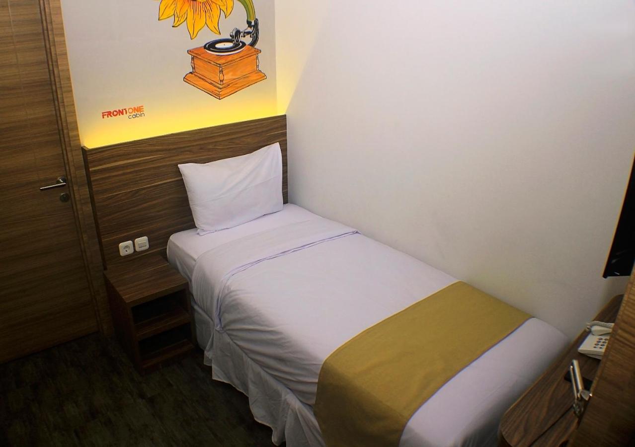 Front One Cabin Malioboro Jogja Джок'якарта Екстер'єр фото