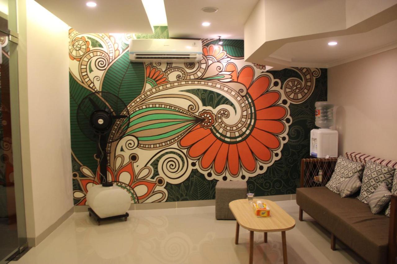 Front One Cabin Malioboro Jogja Джок'якарта Екстер'єр фото